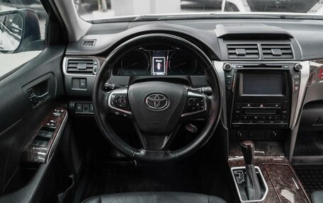 Toyota Camry, 2017 год, 1 890 000 рублей, 6 фотография