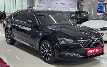 Skoda Superb III рестайлинг, 2023 год, 2 490 077 рублей, 2 фотография