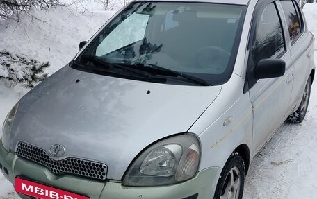 Toyota Yaris I рестайлинг, 2000 год, 245 000 рублей, 1 фотография