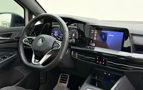 Volkswagen Golf VIII, 2023 год, 1 972 077 рублей, 12 фотография