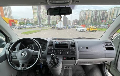 Volkswagen Caravelle T5, 2012 год, 1 850 000 рублей, 3 фотография