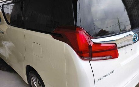 Toyota Alphard III, 2021 год, 5 900 000 рублей, 19 фотография