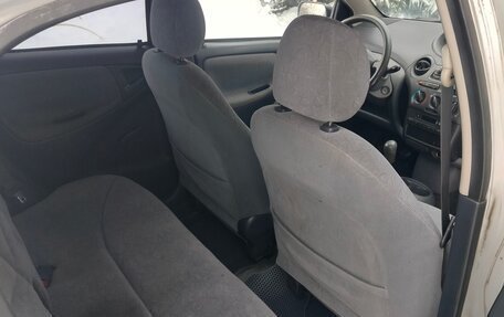 Toyota Yaris I рестайлинг, 2000 год, 245 000 рублей, 7 фотография