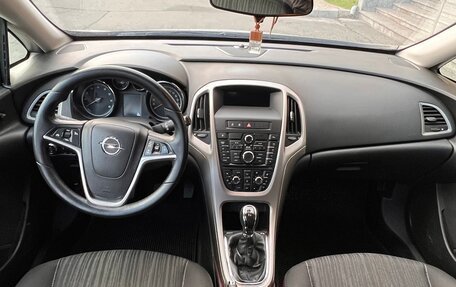 Opel Astra J, 2011 год, 685 000 рублей, 2 фотография