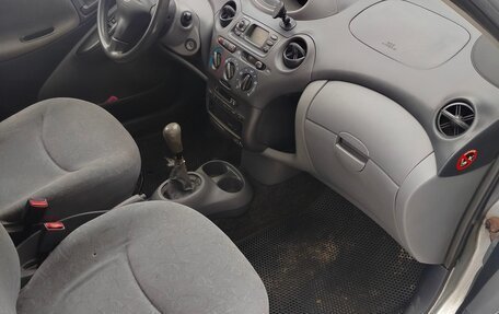 Toyota Yaris I рестайлинг, 2000 год, 245 000 рублей, 6 фотография