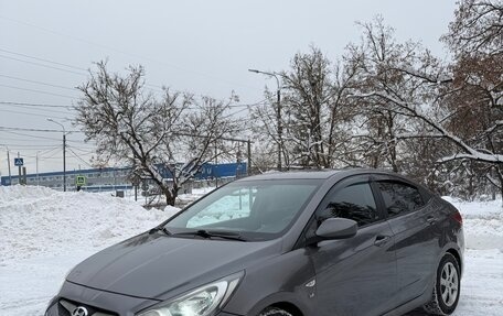 Hyundai Solaris II рестайлинг, 2011 год, 645 000 рублей, 2 фотография