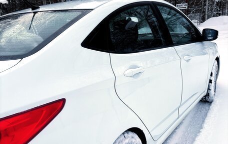 Hyundai Solaris II рестайлинг, 2011 год, 600 000 рублей, 2 фотография