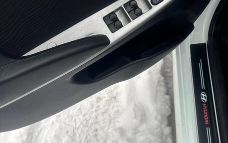 Hyundai Solaris II рестайлинг, 2011 год, 600 000 рублей, 6 фотография