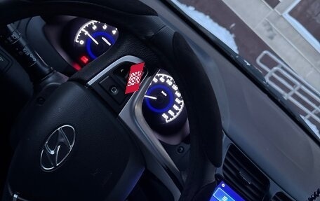 Hyundai Solaris II рестайлинг, 2011 год, 600 000 рублей, 7 фотография