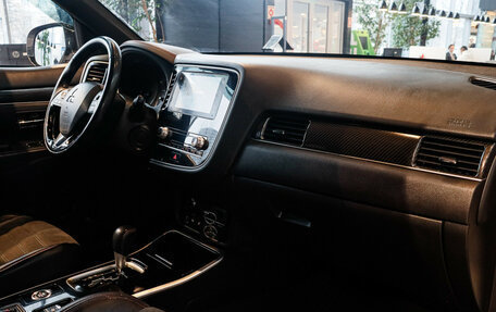 Mitsubishi Outlander III рестайлинг 3, 2020 год, 2 100 000 рублей, 7 фотография