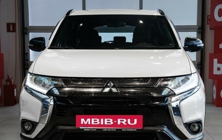 Mitsubishi Outlander III рестайлинг 3, 2020 год, 2 100 000 рублей, 2 фотография