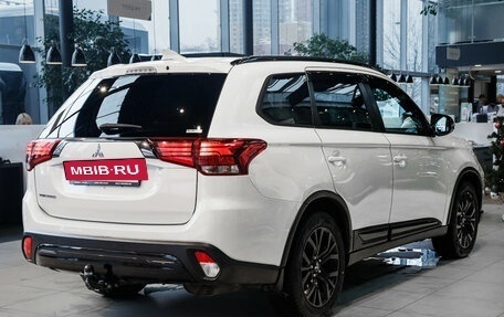 Mitsubishi Outlander III рестайлинг 3, 2020 год, 2 100 000 рублей, 4 фотография