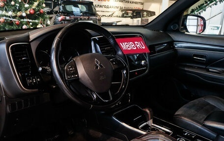 Mitsubishi Outlander III рестайлинг 3, 2020 год, 2 100 000 рублей, 19 фотография