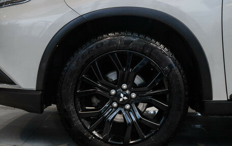 Mitsubishi Outlander III рестайлинг 3, 2020 год, 2 100 000 рублей, 25 фотография