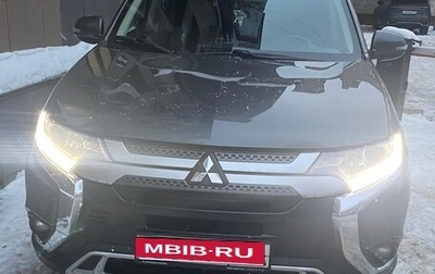 Mitsubishi Outlander III рестайлинг 3, 2019 год, 1 570 000 рублей, 1 фотография