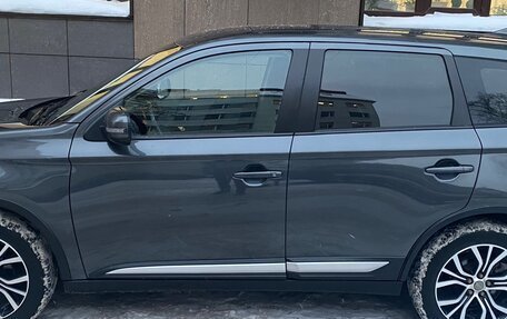 Mitsubishi Outlander III рестайлинг 3, 2019 год, 1 570 000 рублей, 3 фотография