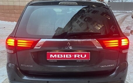 Mitsubishi Outlander III рестайлинг 3, 2019 год, 1 570 000 рублей, 2 фотография