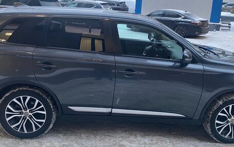 Mitsubishi Outlander III рестайлинг 3, 2019 год, 1 570 000 рублей, 4 фотография