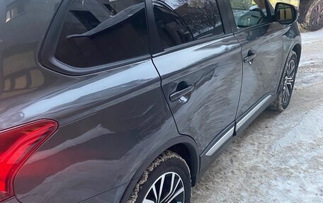 Mitsubishi Outlander III рестайлинг 3, 2019 год, 1 570 000 рублей, 5 фотография