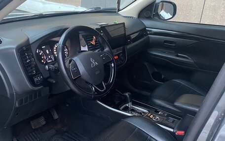 Mitsubishi Outlander III рестайлинг 3, 2019 год, 1 570 000 рублей, 8 фотография