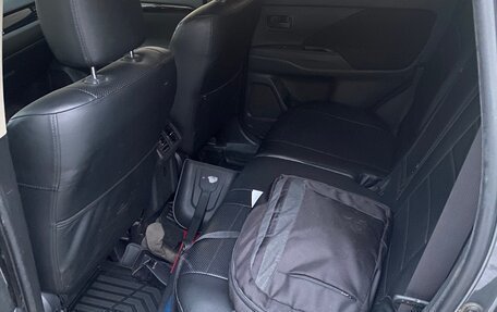 Mitsubishi Outlander III рестайлинг 3, 2019 год, 1 570 000 рублей, 12 фотография