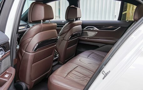 BMW 7 серия, 2018 год, 3 580 000 рублей, 14 фотография