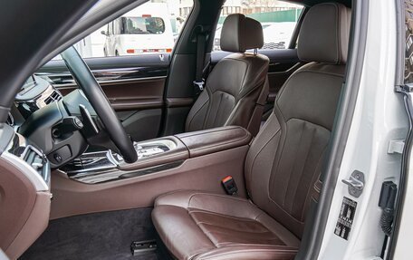 BMW 7 серия, 2018 год, 3 580 000 рублей, 13 фотография