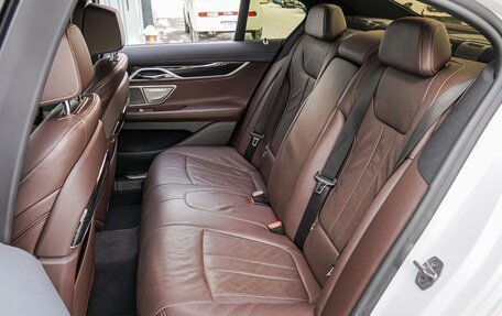 BMW 7 серия, 2018 год, 3 580 000 рублей, 12 фотография