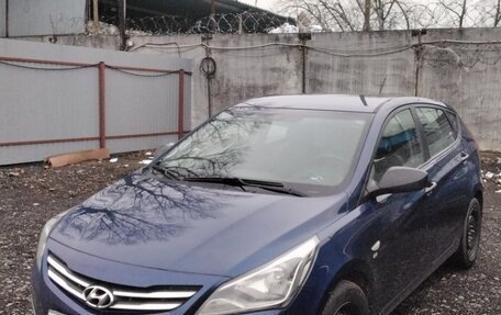 Hyundai Solaris II рестайлинг, 2015 год, 700 000 рублей, 1 фотография