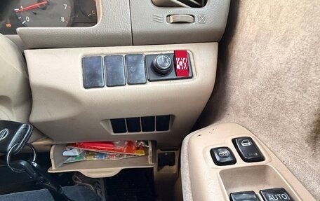 Nissan Serena II, 2002 год, 560 000 рублей, 21 фотография