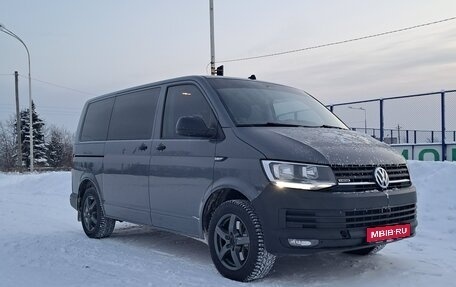 Volkswagen Caravelle T6 рестайлинг, 2018 год, 3 100 000 рублей, 1 фотография