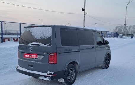 Volkswagen Caravelle T6 рестайлинг, 2018 год, 3 100 000 рублей, 2 фотография