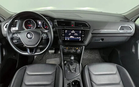 Volkswagen Tiguan II, 2020 год, 2 343 000 рублей, 10 фотография