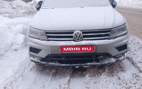 Volkswagen Tiguan II, 2019 год, 2 500 000 рублей, 1 фотография