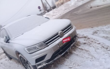 Volkswagen Tiguan II, 2019 год, 2 500 000 рублей, 2 фотография