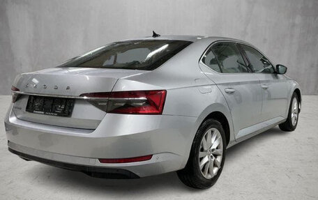 Skoda Superb III рестайлинг, 2022 год, 2 772 000 рублей, 2 фотография