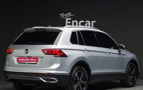 Volkswagen Tiguan II, 2022 год, 3 138 000 рублей, 2 фотография