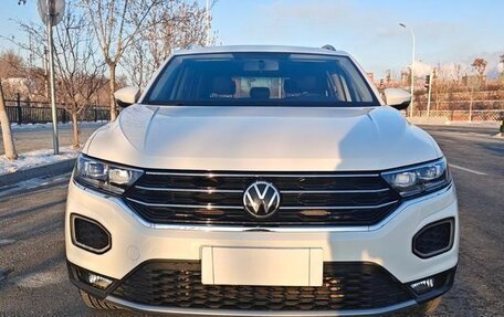 Volkswagen T-Roc I, 2023 год, 1 756 007 рублей, 2 фотография