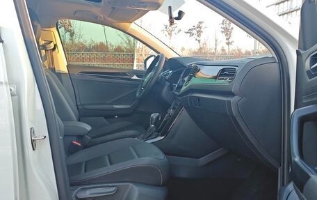 Volkswagen T-Roc I, 2023 год, 1 756 007 рублей, 14 фотография