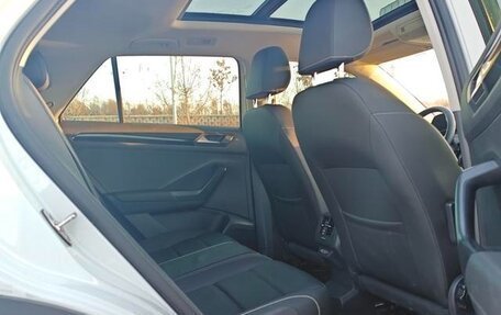 Volkswagen T-Roc I, 2023 год, 1 756 007 рублей, 18 фотография