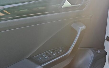 Volkswagen T-Roc I, 2023 год, 1 756 007 рублей, 17 фотография