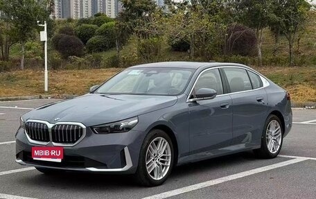 BMW 5 серия, 2025 год, 5 970 300 рублей, 1 фотография