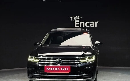 Volkswagen Tiguan II, 2022 год, 2 800 010 рублей, 2 фотография