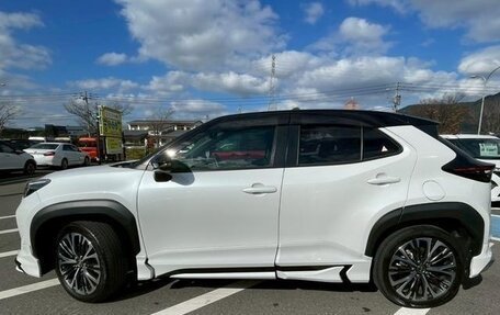Toyota Yaris Cross, 2023 год, 1 720 000 рублей, 5 фотография