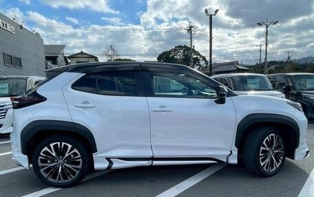 Toyota Yaris Cross, 2023 год, 1 720 000 рублей, 7 фотография