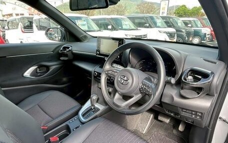 Toyota Yaris Cross, 2023 год, 1 720 000 рублей, 13 фотография