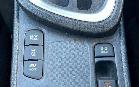 Toyota Yaris Cross, 2023 год, 1 720 000 рублей, 19 фотография