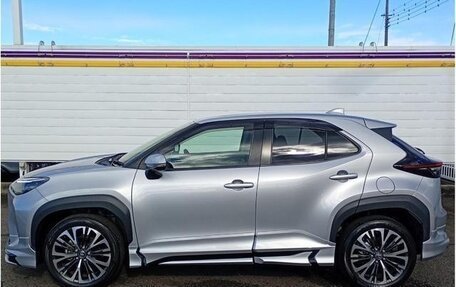 Toyota Yaris Cross, 2022 год, 1 650 000 рублей, 5 фотография