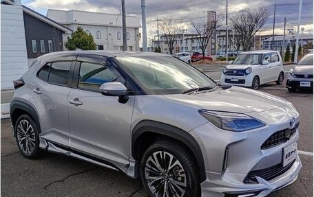 Toyota Yaris Cross, 2022 год, 1 650 000 рублей, 4 фотография