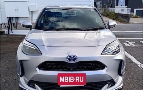 Toyota Yaris Cross, 2022 год, 1 650 000 рублей, 2 фотография